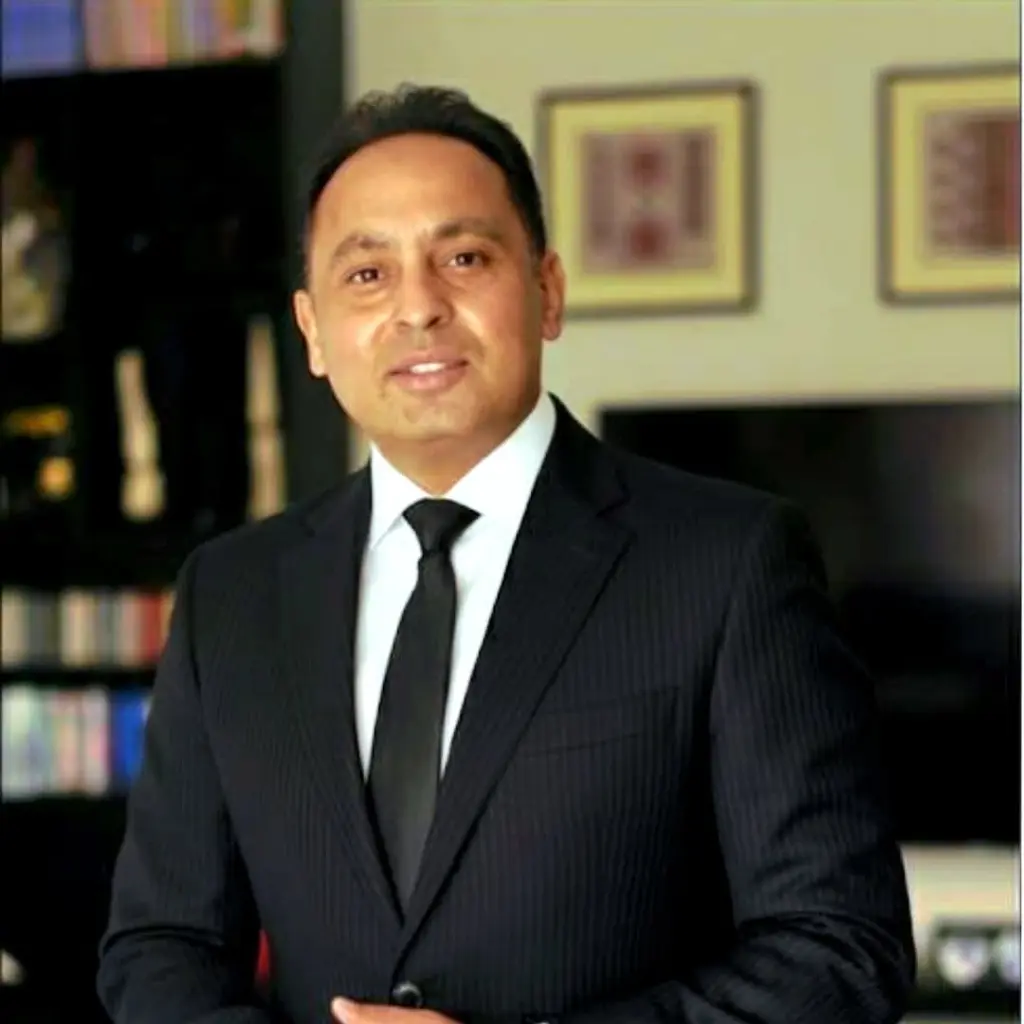 نصف الحقيقة: الضوء الذي يُعمي البصر