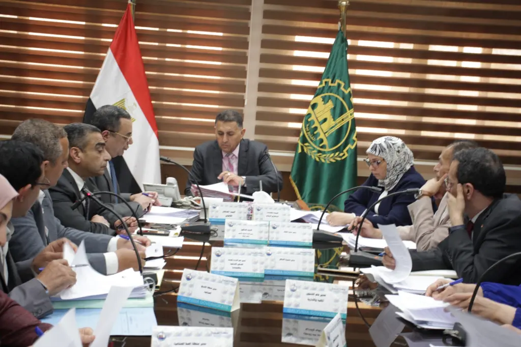 محافظ القليوبية: الشباك الواحد لتسهيل الاستثمار وتسريع التراخيص بالمناطق الصناعية