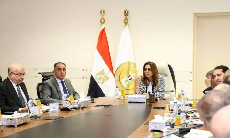 التنمية المحلية تراخيص المحال أونلاين قريبا.. وتصاريح مؤقتة لتسهيل موسم الصيف