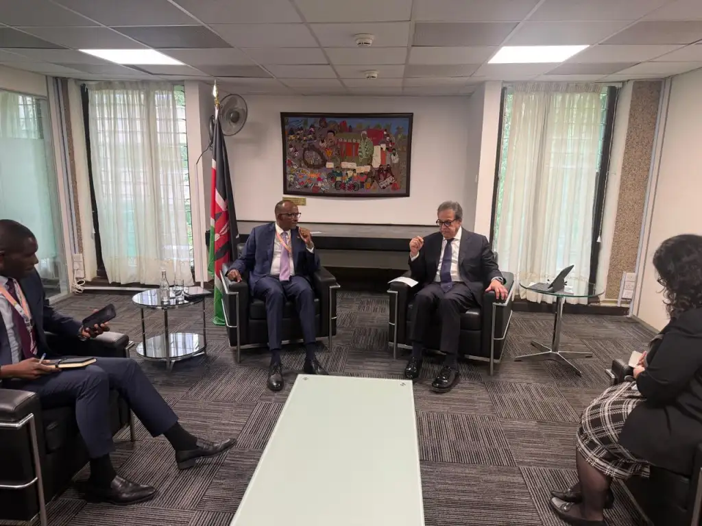 مصر وكينيا تبحثان تعزيز التعاون الصحي ونقل الخبرات في القمة العالمية للصحة