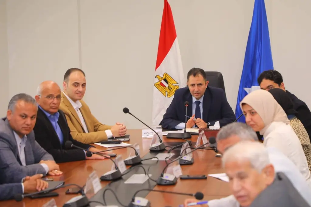 تغطية الترعة وازدواج الطريق.. تفاصيل مشروع تطوير طريق عزبة البرج بدمياط