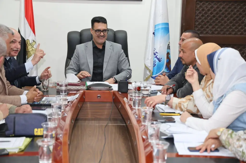 اجتماع تنسيقي لتسريع مشروعات الصرف الصحي وتطوير المحطات في بنها