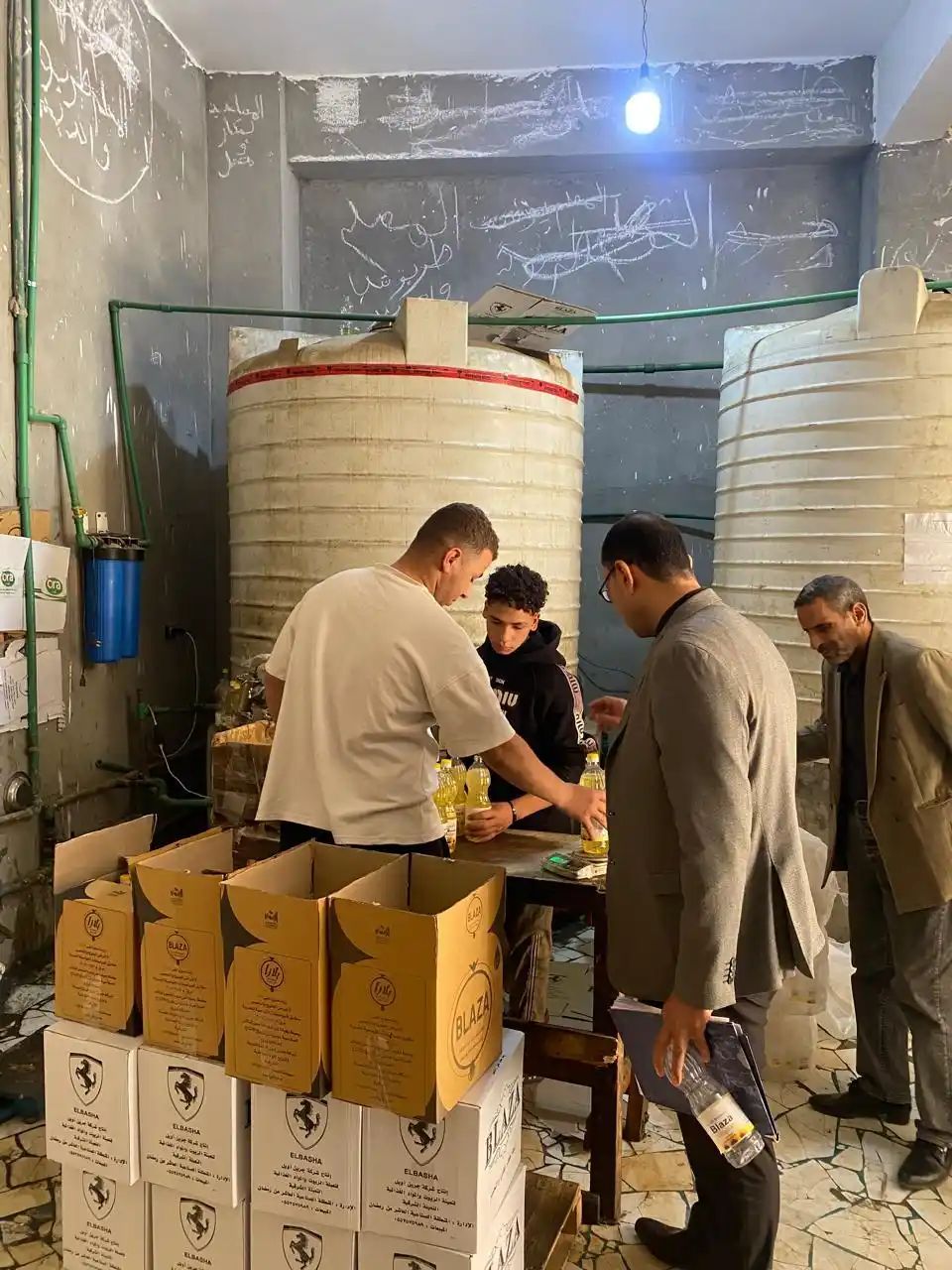 ضربة قوية للغش التجاري.. ضبط 3 أطنان خل وزيت مجهولة المصدر بالشرقية