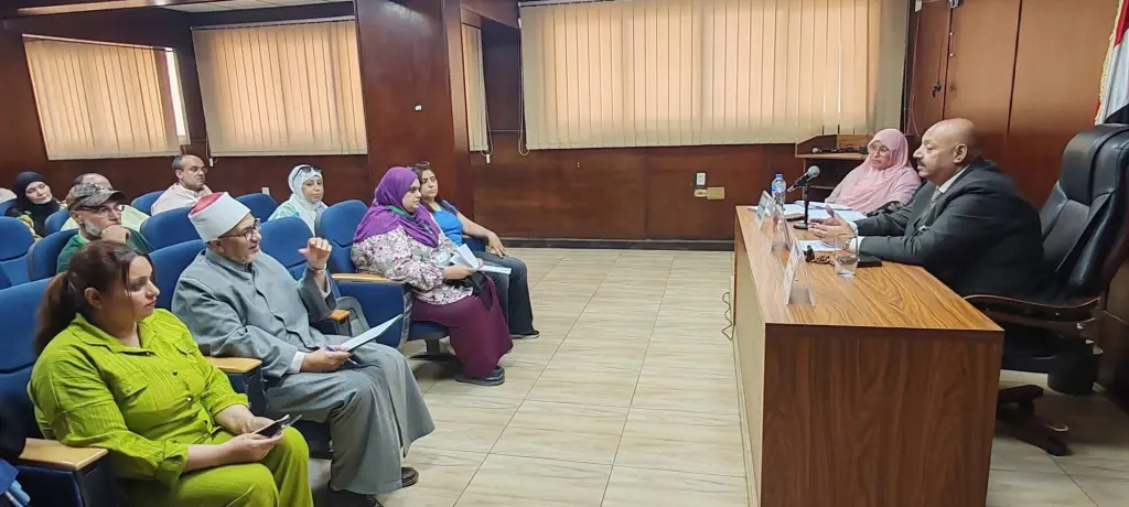 رئيس حي شرق يوجه بتشديد الرقابة على الأسواق ورفع درجة الاستعداد لعيد الأضحى