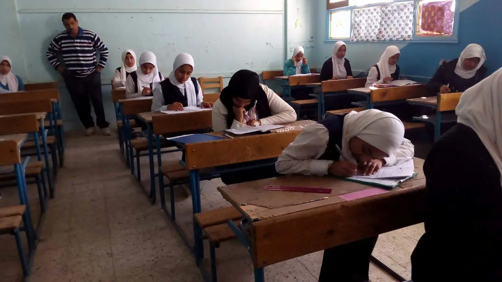 إحالة رؤساء لجان ومراقبين بالقليوبية للشؤون القانونية بسبب الإهمال في امتحانات الإعدادية