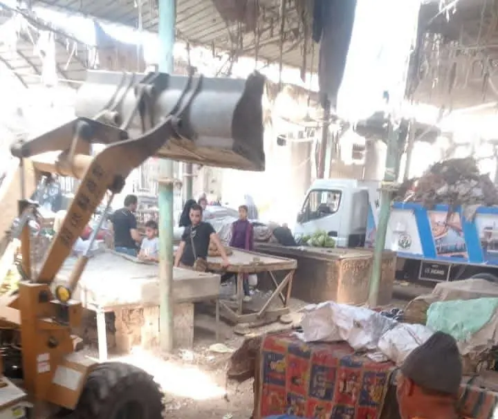 رئيس مدينة شبرا الخيمة ورئيس حي شرق يقودان حملة لتطهير سوق بهتيم وإعادة المظهر الحضاري