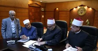 وكيل الأزهر يعتمد نتائج الابتدائية والإعدادية.. نجاح 83% بالأولى و71.6% بالثانية
