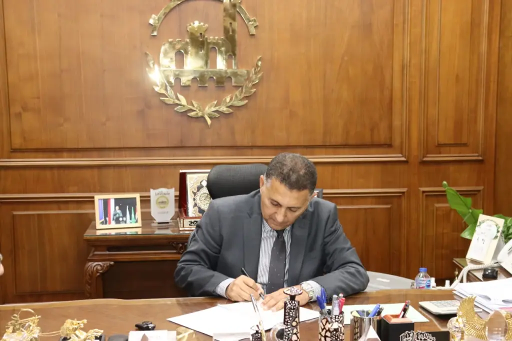 ننشر رابط النتيجة.. محافظ القليوبية يعتمد نتيجة الشهادة الإعدادية ويهنئ الأوائل هاتفياً